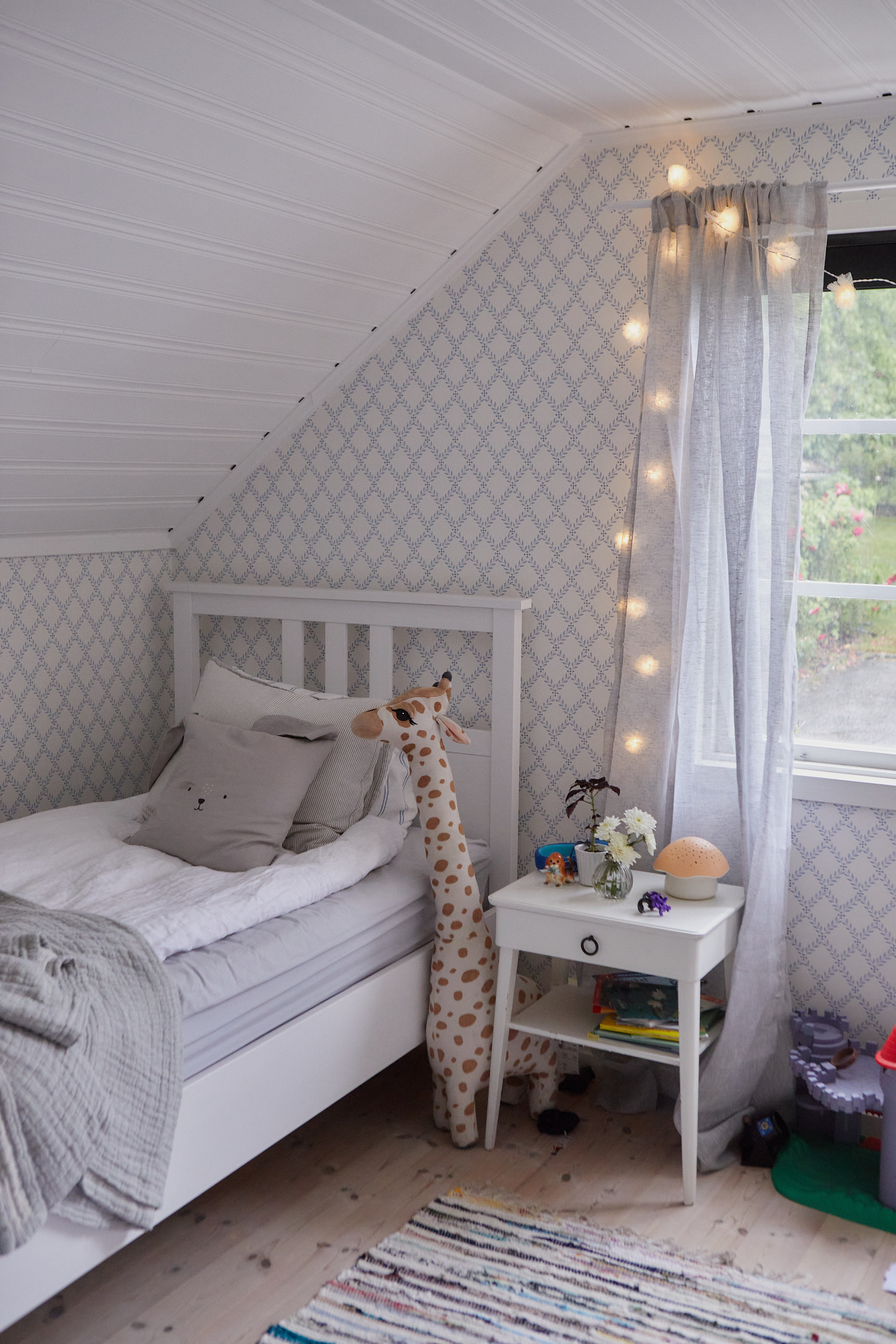 CDE80883-321B-439D-977B-63CE7C8D2697