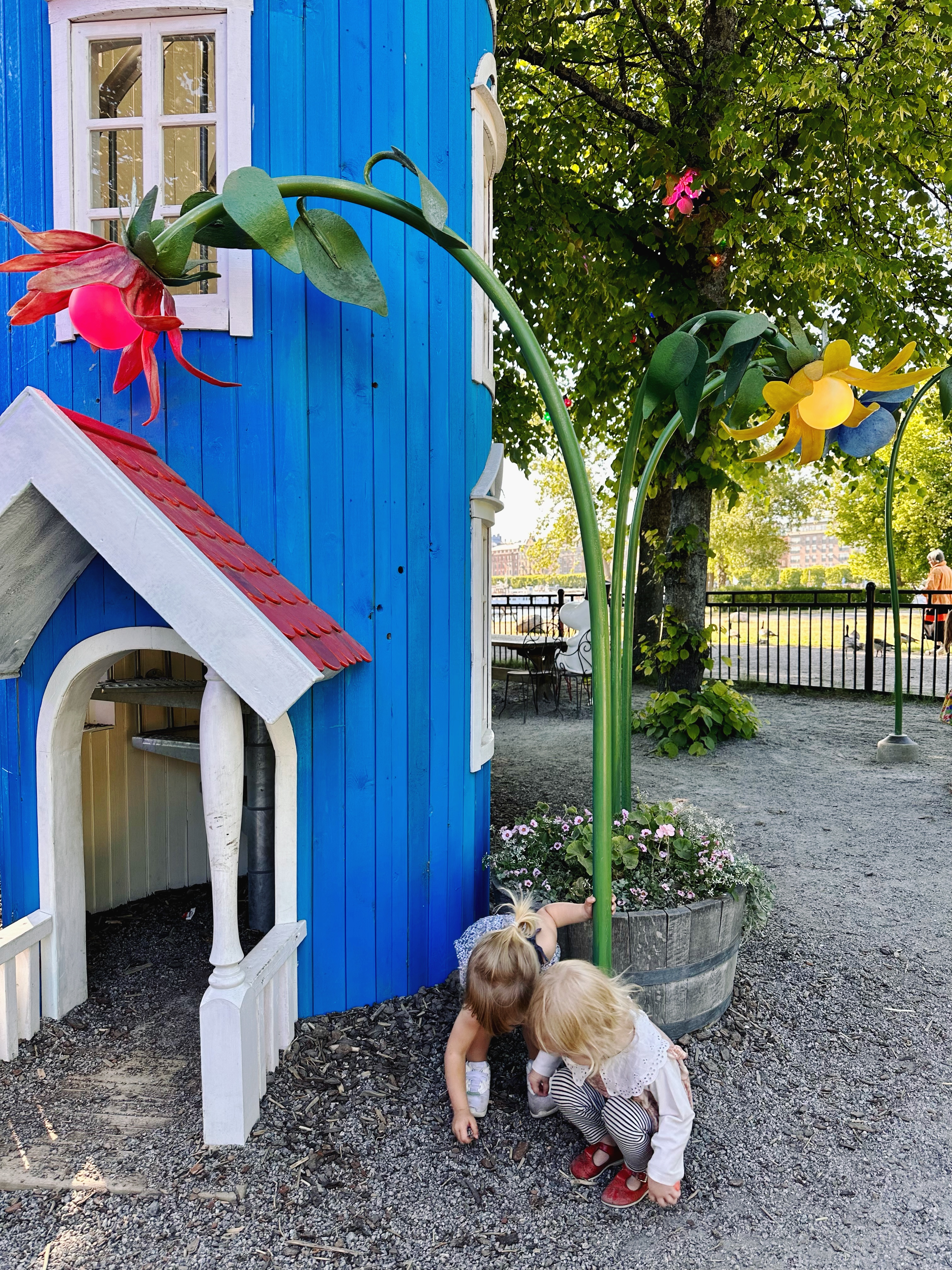 8FD90439-5EE7-4A5B-96E8-DB5CB2C08445