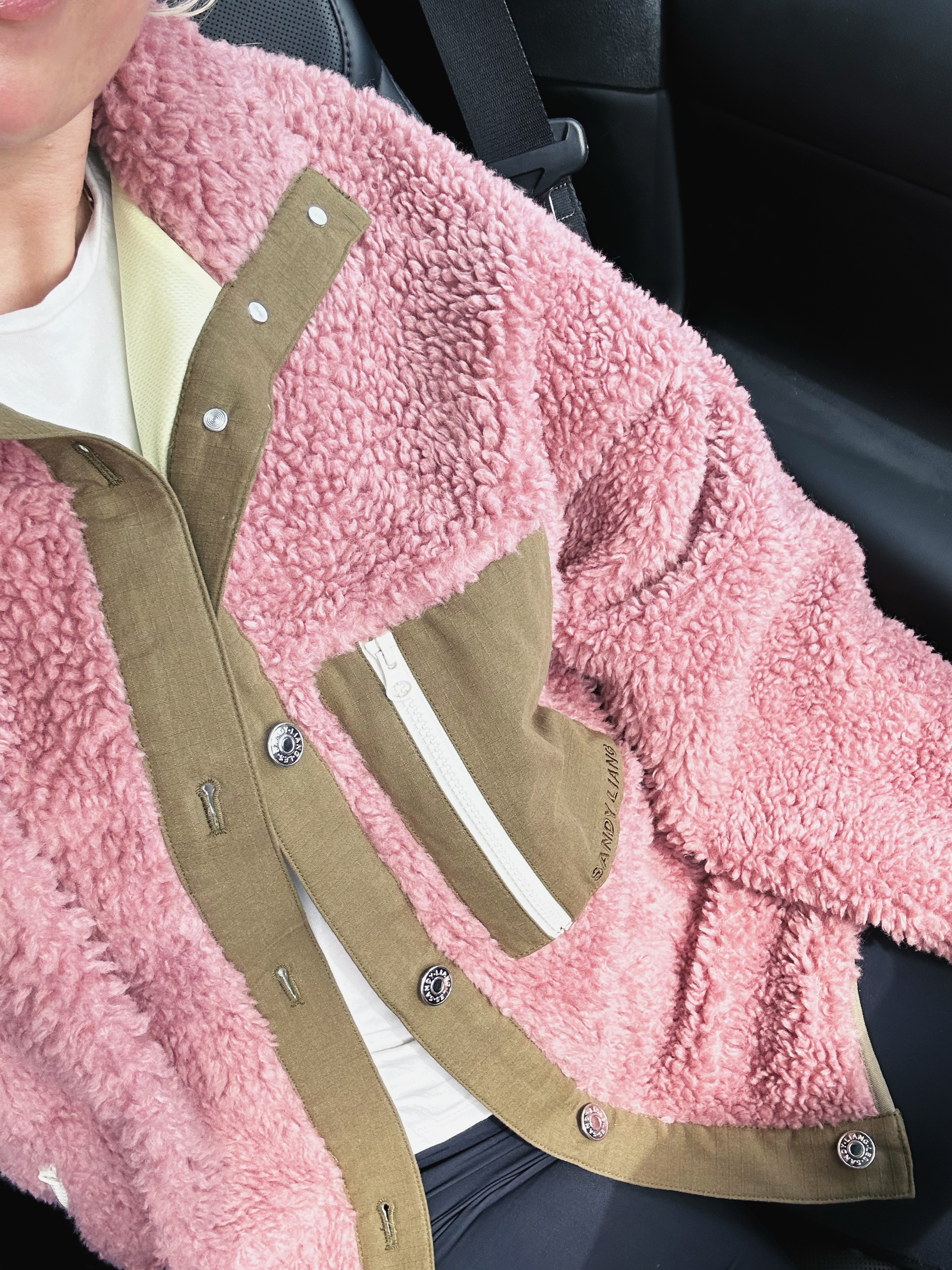 56761D3C-FEB6-4EF4-8202-53C1289BBE5E