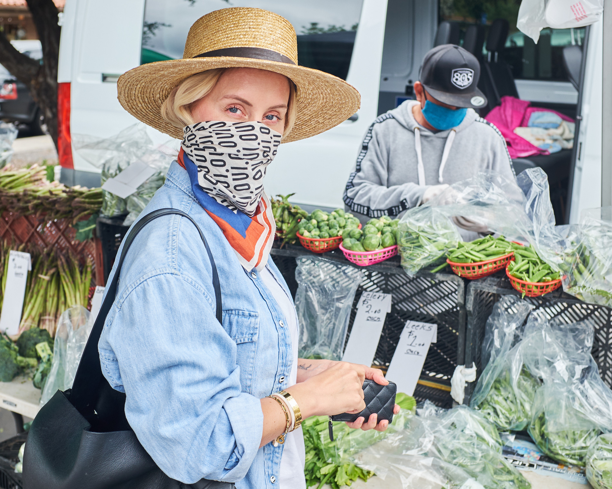 E9B9C6F8-B054-4A69-8D25-D16DEA41FB8B