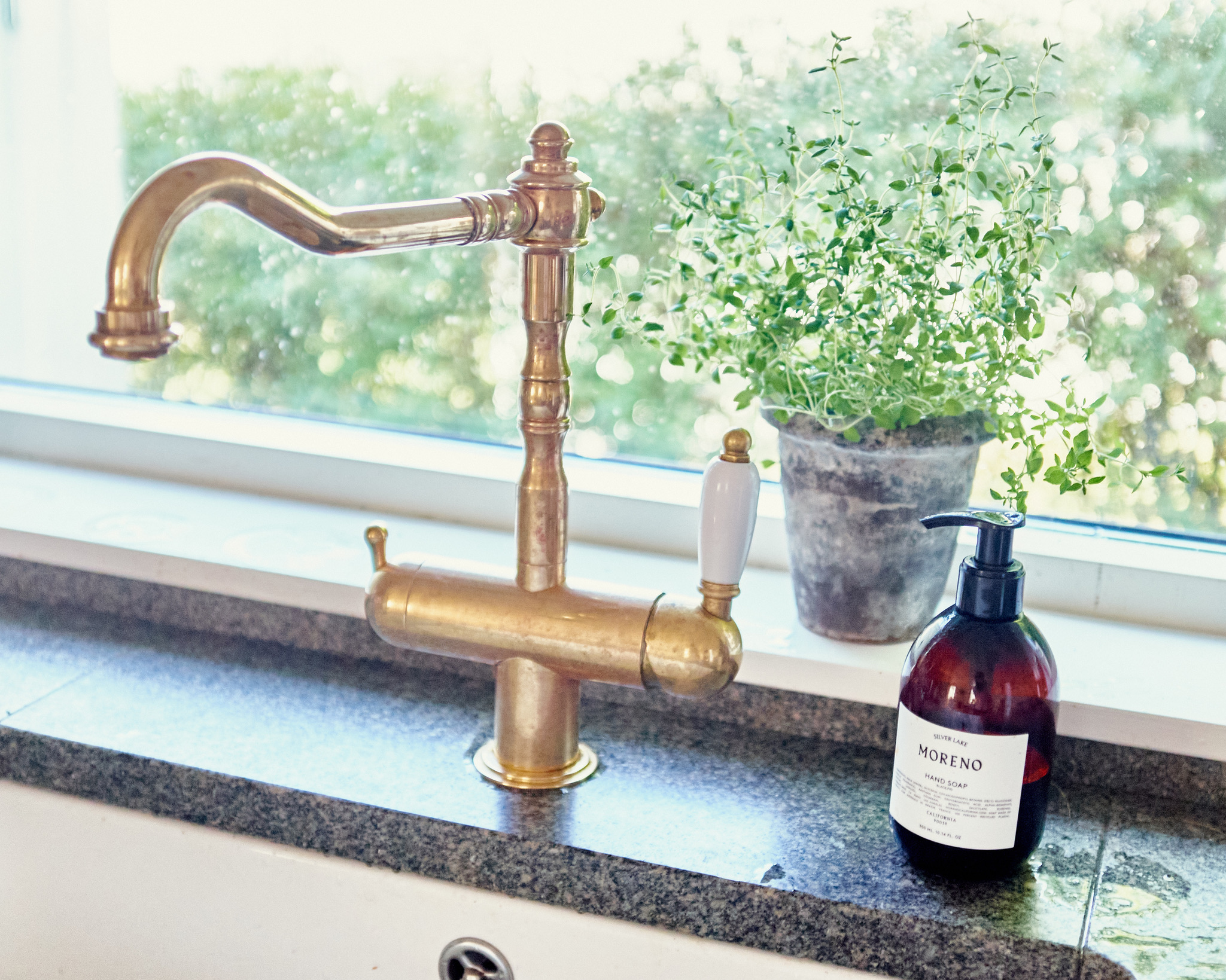 12B443BA-989A-446C-B47E-B5EDCD9E4A55