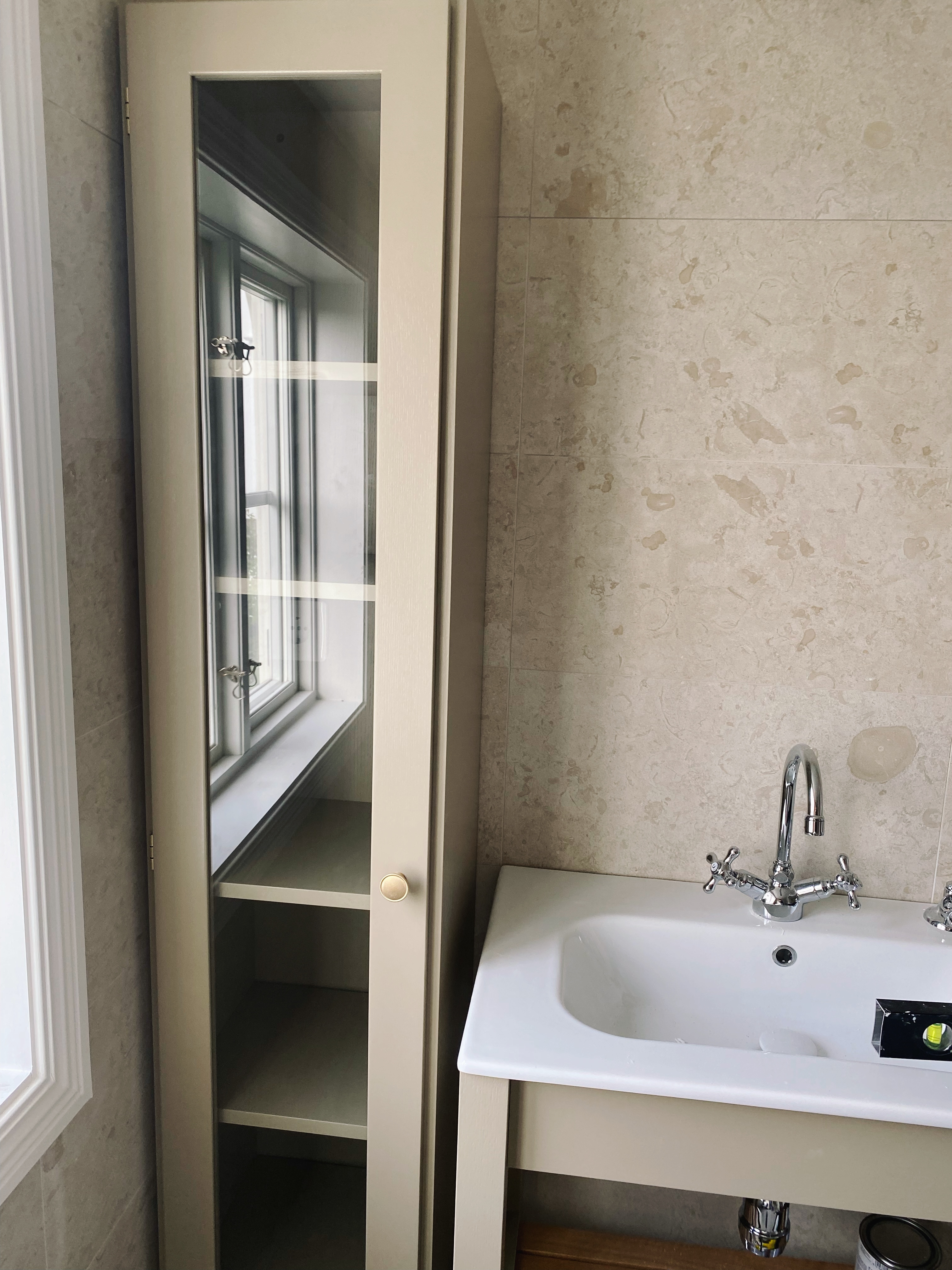 9A411A00-7C04-4A49-A8C5-5FBA689D868E