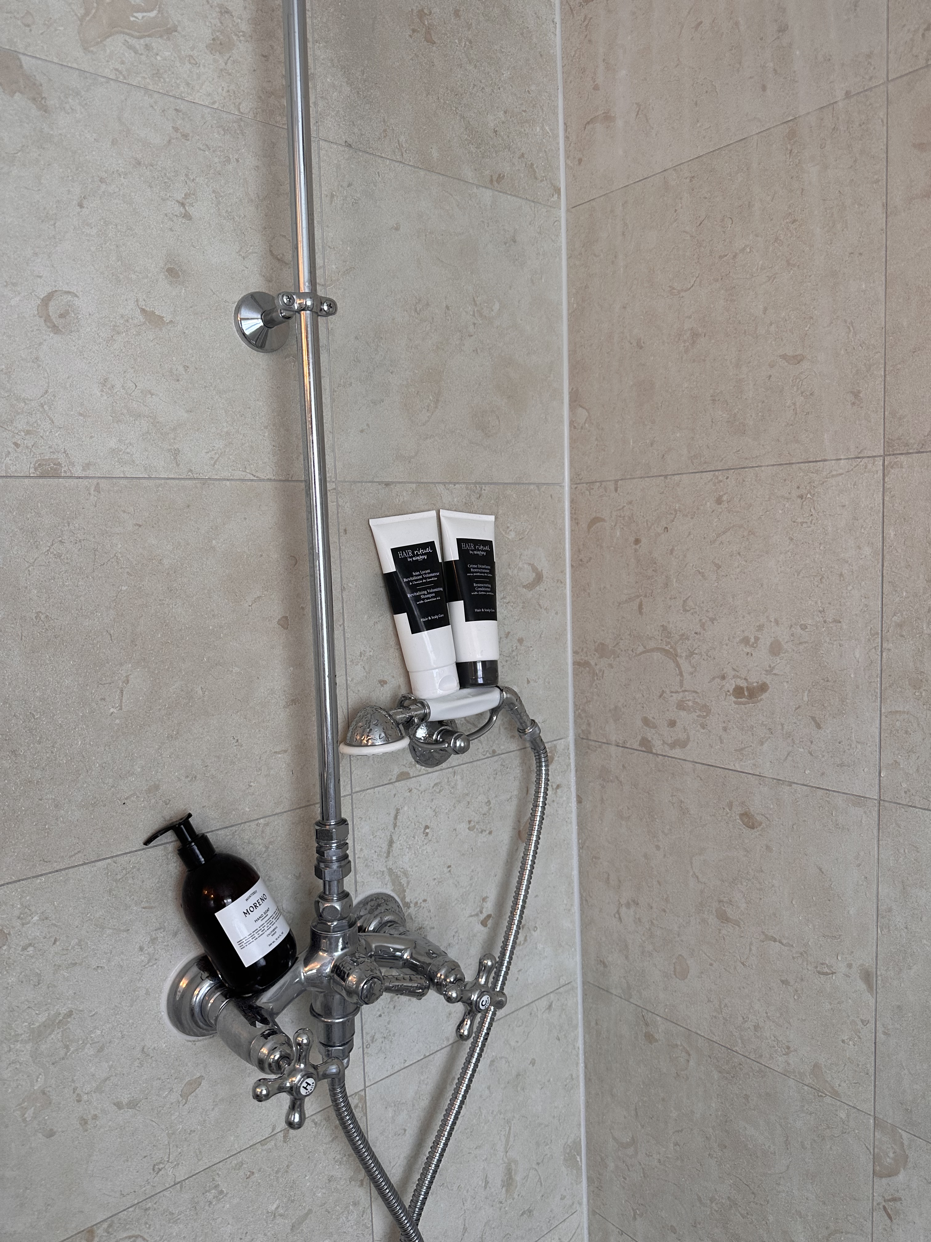 7057FAA9-7011-4995-9B26-5B5B692D3ACF